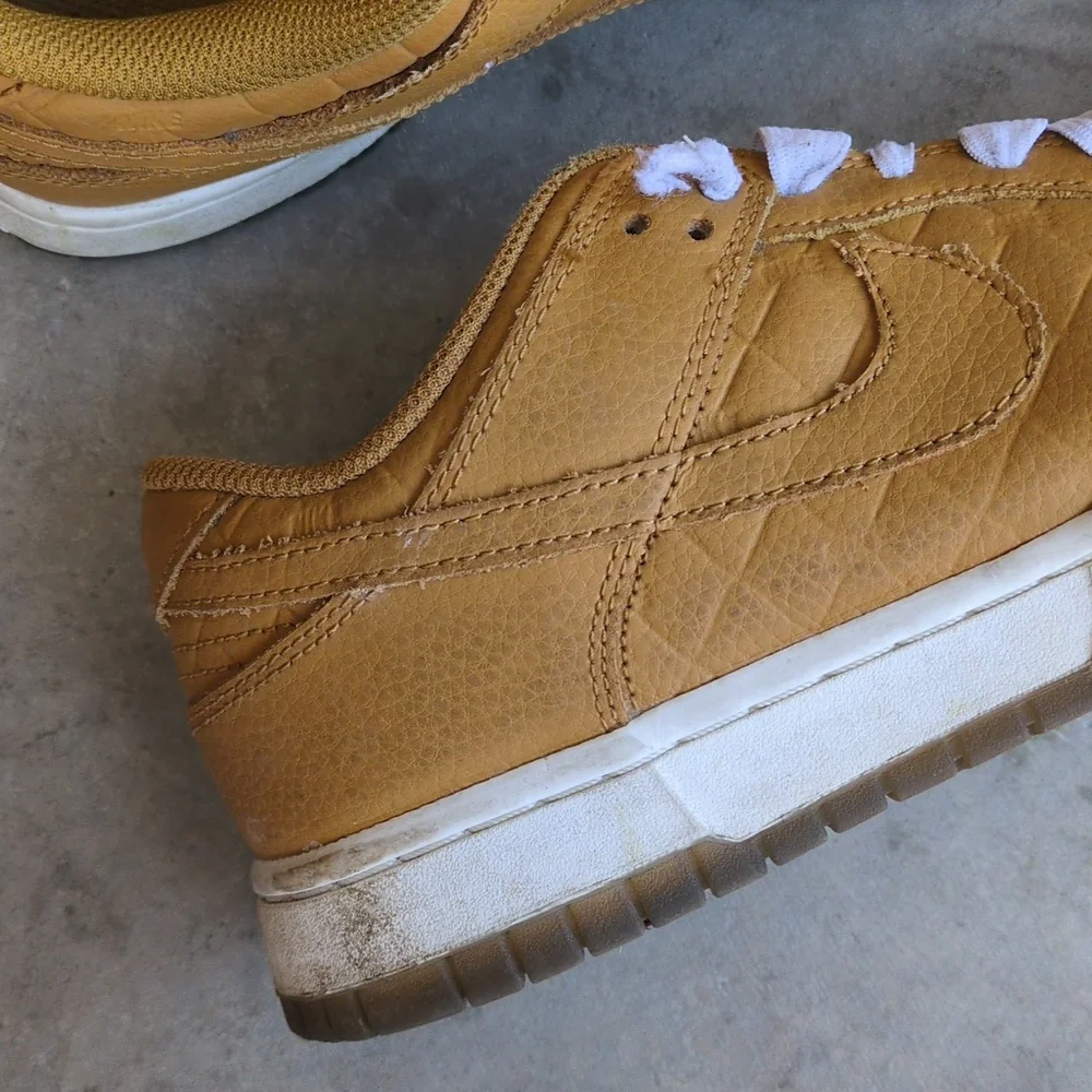 Nike Low Dunk Quilted Wheat‎ Womens Sneakers Size 7.5